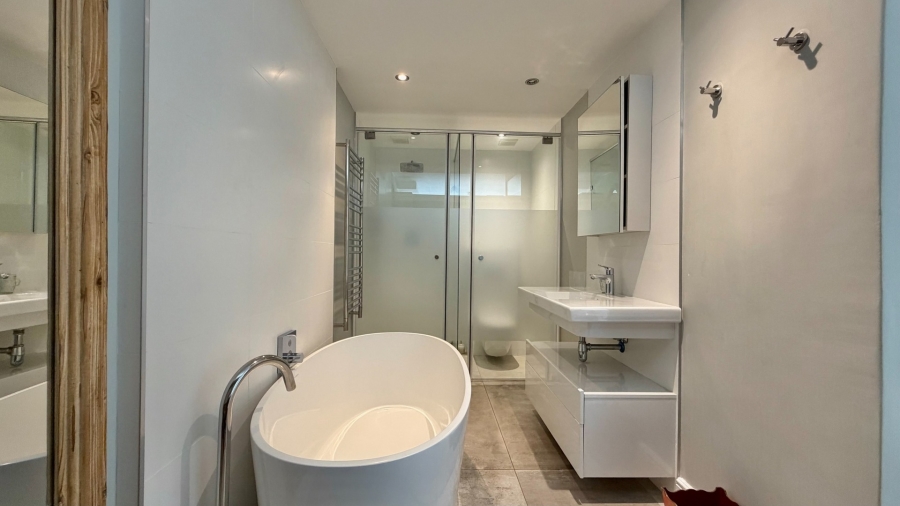 To Let 4 Bedroom Property for Rent in Gordons Bay Village Western Cape